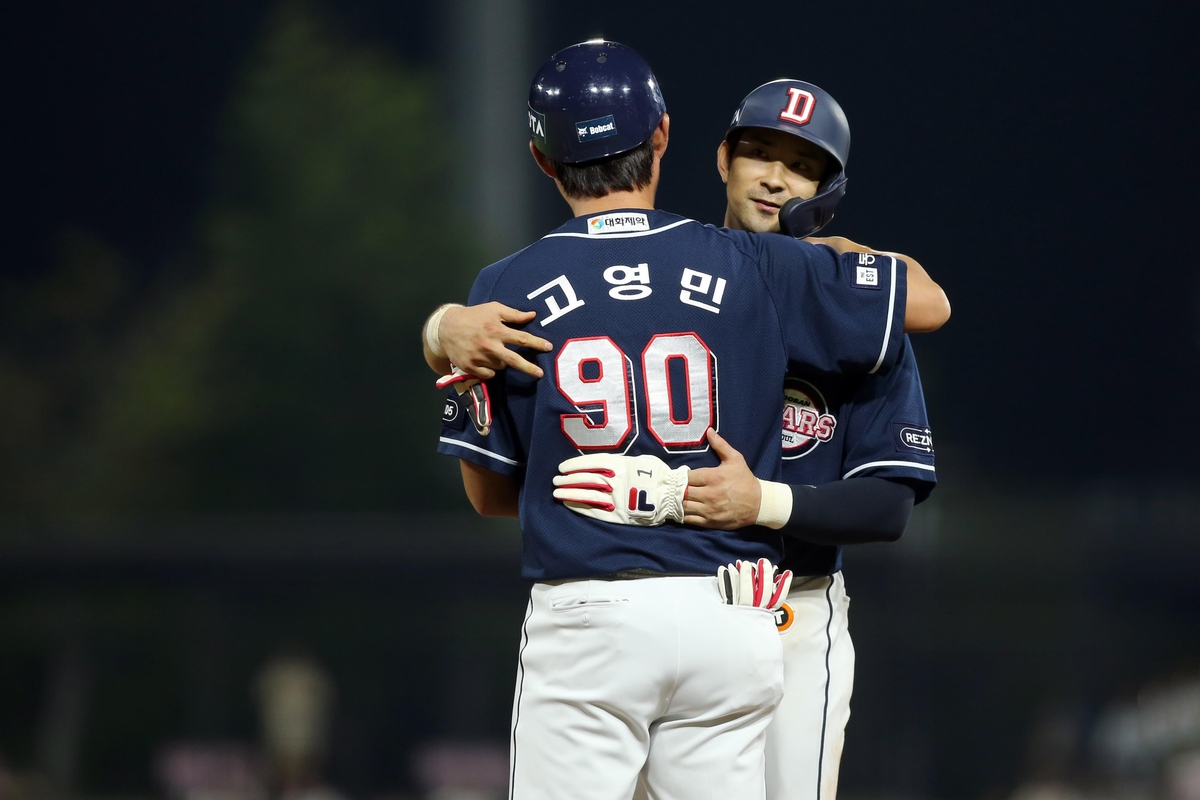 두산 강승호 사이클링 히트 달성…LG는 강우 콜드로 1위 굳히기(종합)