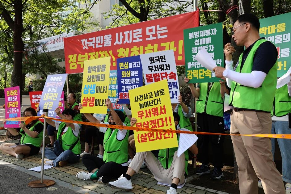 '외국인이 주민 60%' 인천 함박마을 상인들, 상권보호 요구