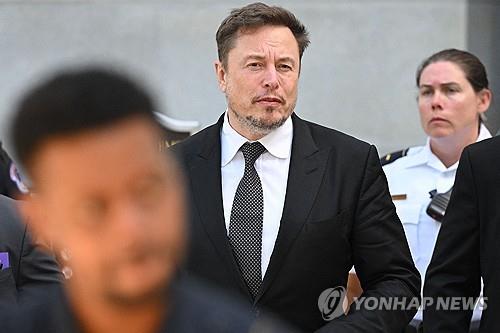 머스크 "X에 월 사용료 부과 방침…현 이용자 5억5천만명"