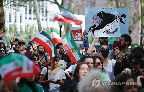 "히잡 안 쓰면 징역 10년"…이란, 여성 억압법 처리