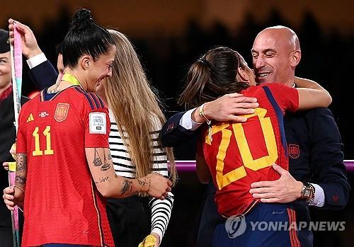 스페인축구협회, '강제 입맞춤' 재발 방지 약속…보이콧 철회