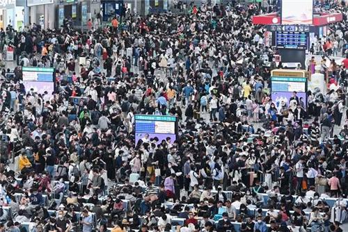 "中 국경절 연휴 하루 여행객 1억명…역대 최대규모 될 듯"