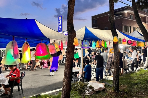 [고침] 지방(국회의원 비서관이 지역 축제장서 교환권으로…)