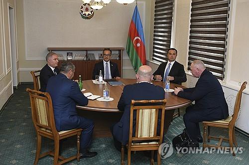 아제르, 아르메니아 자치군 사면카드 제시…구호품 반입 합의