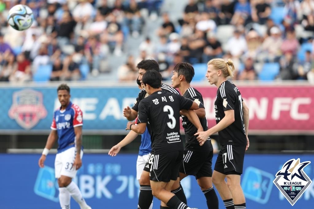 '주민규 결승골' 울산, 10명이 싸운 수원FC에 3-2 진땀승