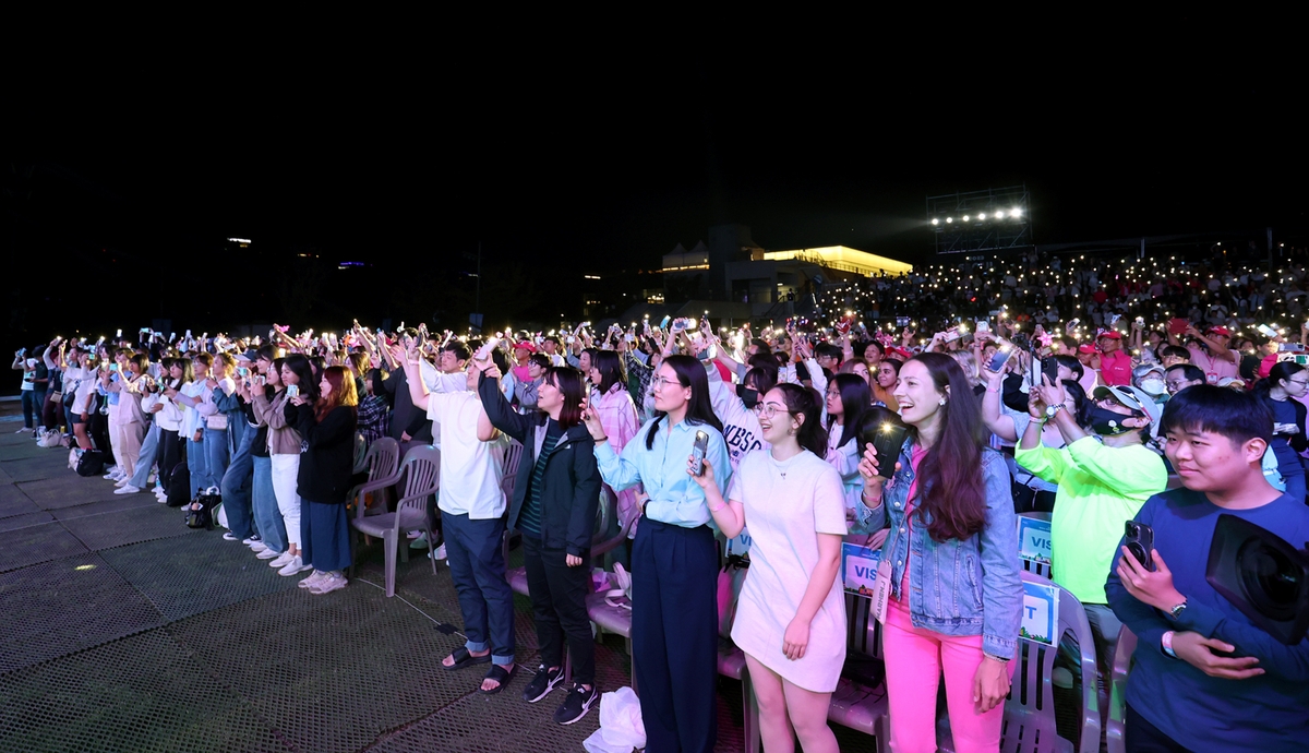 아이도 어르신도 '둠칫둠칫'…가을밤 물들인 노들섬 음악축제