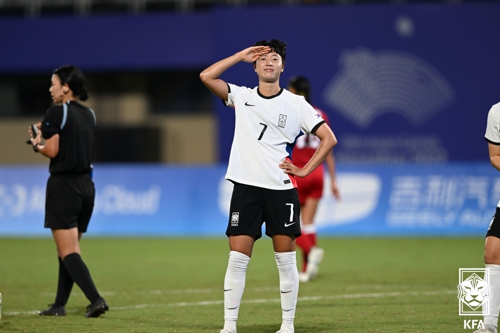 [아시안게임] 손화연 해트트릭…한국 여자축구, 필리핀 꺾고 8강 진출