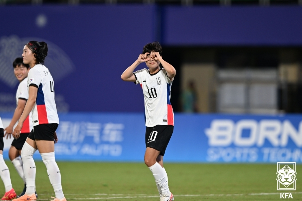 [아시안게임] 손화연 해트트릭…한국 여자축구, 필리핀 꺾고 8강 진출