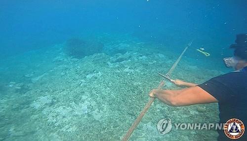 필리핀, 남중국해서 '中 설치' 장애물 철거…양국 갈등 고조