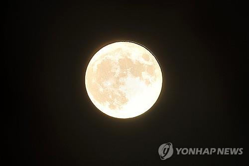 추석에 전국서 달맞이 가능해…연휴 내내 맑을 듯