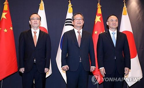 "한국 정부, 한중일 정상회의 12월 개최 타진"[日언론]