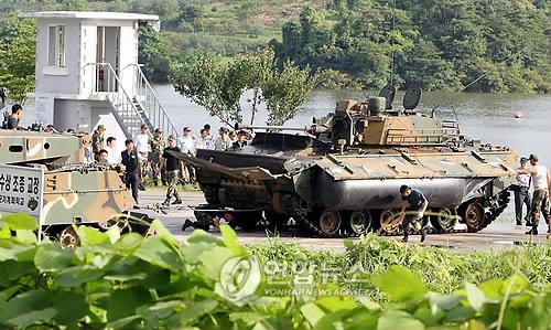 침수된 장갑차는 해병대용 차세대 상륙돌격장갑차 시제품