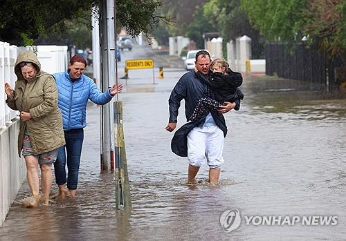 남아공 웨스턴케이프주 집중호우…최소 15명 사망