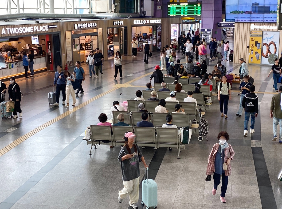 "고향 와서 좋아요"…긴 추석연휴, 벌써 북적이는 동대구역