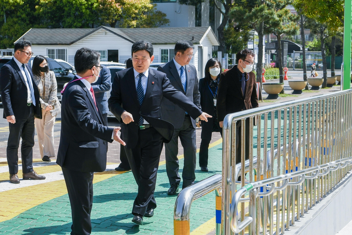 '현장 소통' 1년간 제주도내 모든 학교 방문한 김광수 교육감