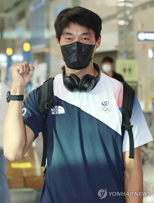 [아시안게임] 박우혁 금빛 돌려차기…남자 플뢰레 2회 연속 금빛 찌르기