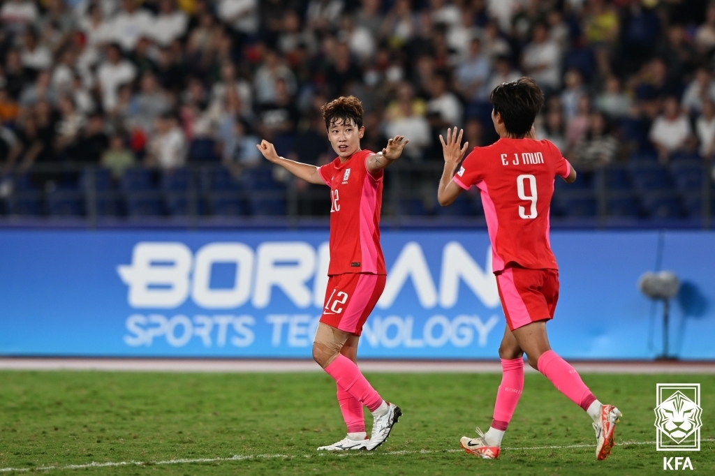 [아시안게임] 한국 여자축구, 홍콩 대파…8강서 '남북 대결'