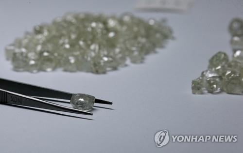 "요즘 청혼을 인조로 해서"…카지노 주사위 게임 가격 '반토막'