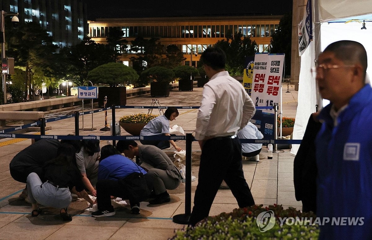 이재명 단식 농성장서 흉기 난동…경찰 2명 부상