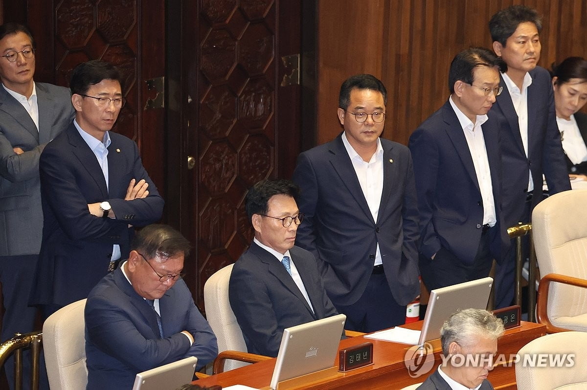 박광온 등 민주당 원내지도부 총사퇴