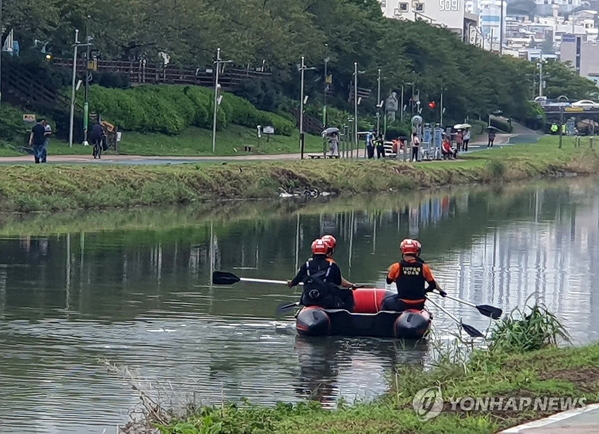 부산 온천천서 떠내려간 여성, 사흘만에 숨진 채 발견