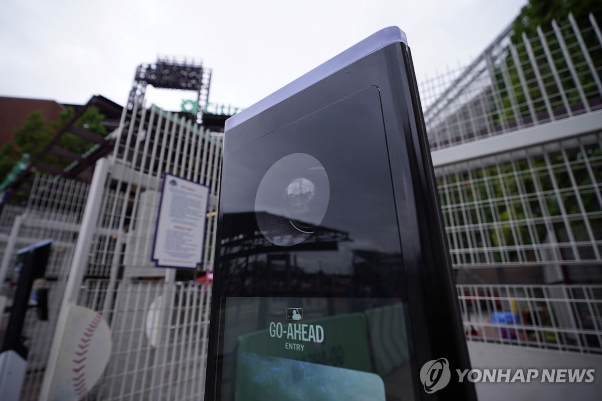 안면인식기술 오류, 절도범 몰려 구속