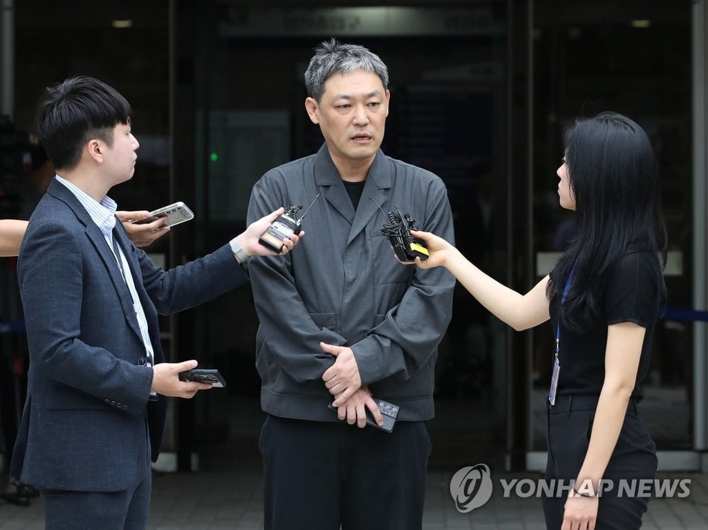 경찰, 연예인 돈 뜯은 혐의 김용호 영장 신청