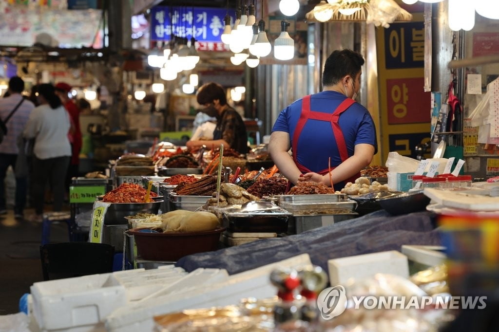 소상공인 10명중 9명 "빚 갚기도 힘들어"