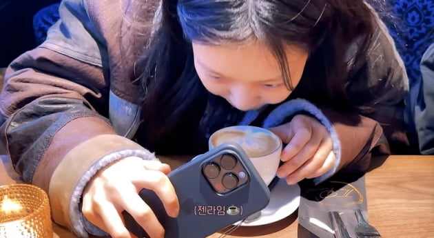 Blackpink Jennie, can you be this cute without eyebrows?