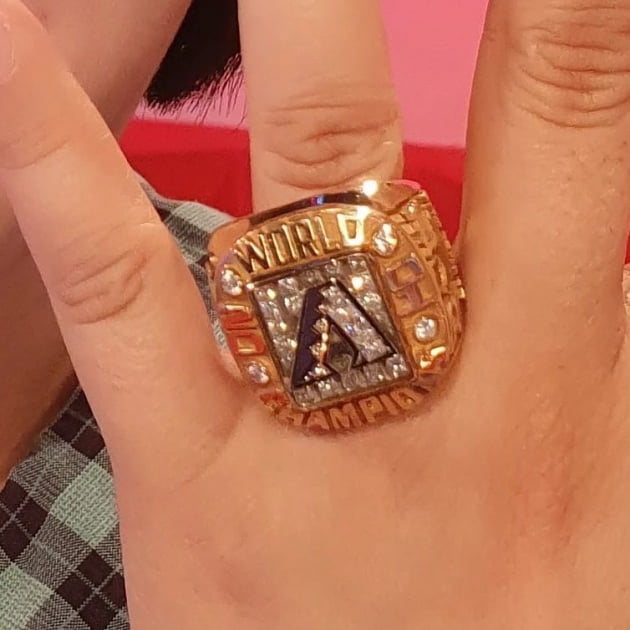 Kim Sook wears a heavy, 200-diamond Kim Byeong-hyun ring.