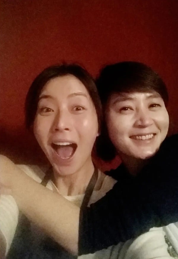 Song Yoon-ah, had a warm night thanks to Kim Hye-soo, who hated the 'dress issue'