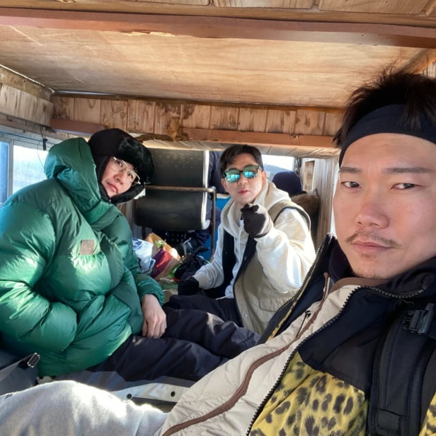 Young Tak went to the island with Boom and Song Jin-woo.