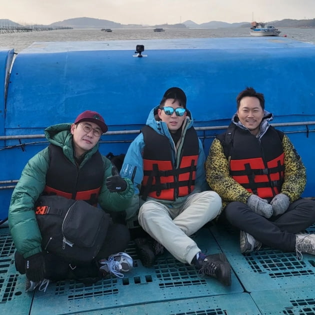 Young Tak went to the island with Boom and Song Jin-woo.