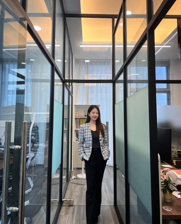 Daye Kim brags about her workroom as soon as she becomes team leader