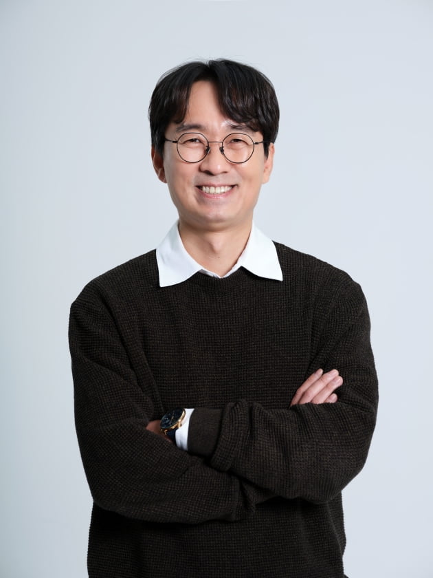 Director Jang Hang-jun asked BTS RM to do it.