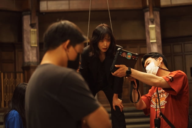'Gil Bok-soon', will Jeon Do-yeon's action acting, which broke her body, work?