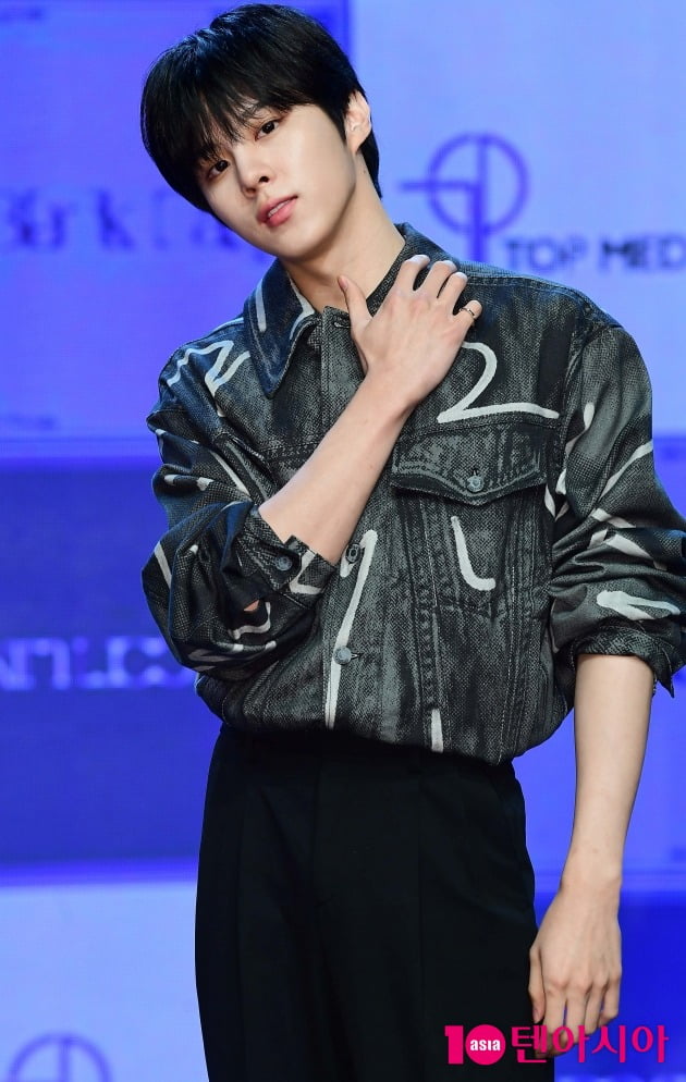 Kim Wooseok: “There were fewer opportunities to meet fans due to COVID-19.”