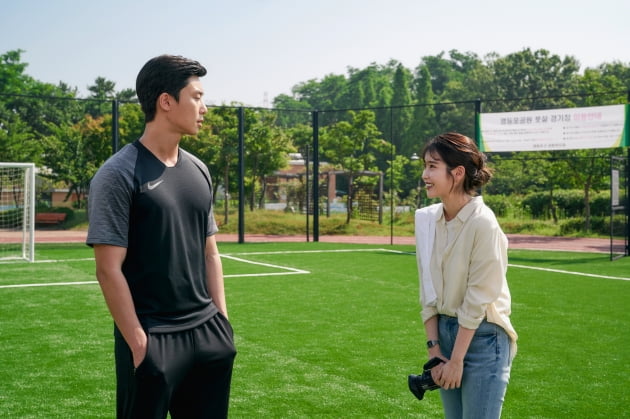 Park Seo-joon and IU, a homeless soccer team?