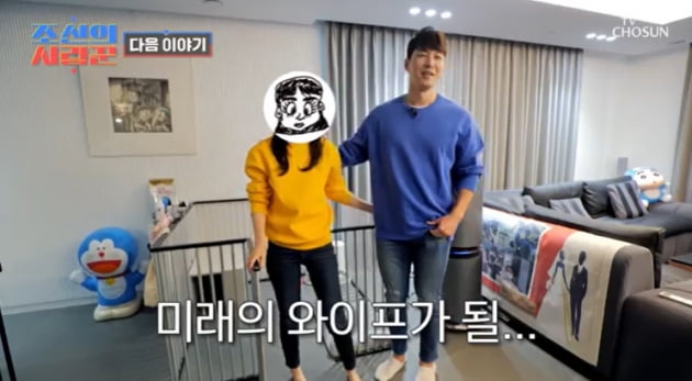 Shim Hyung-tak, 18 years old with his Japanese bride-to-be