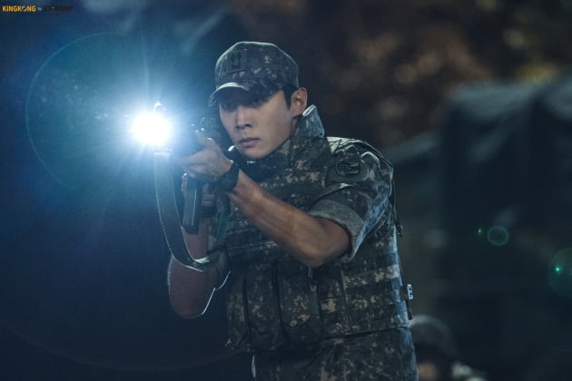 Lee Chun-ho, the life character Shin Hyun-soo meets