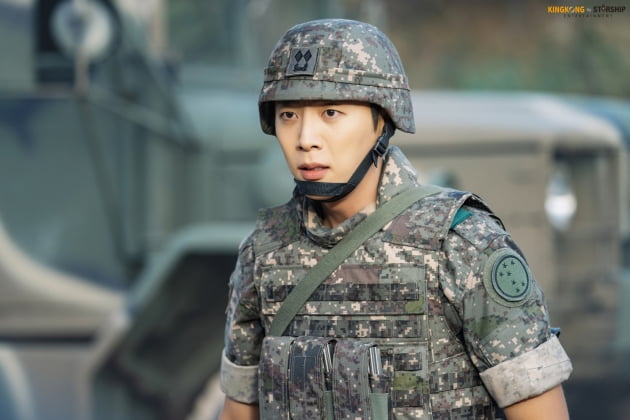 Lee Chun-ho, the life character Shin Hyun-soo meets