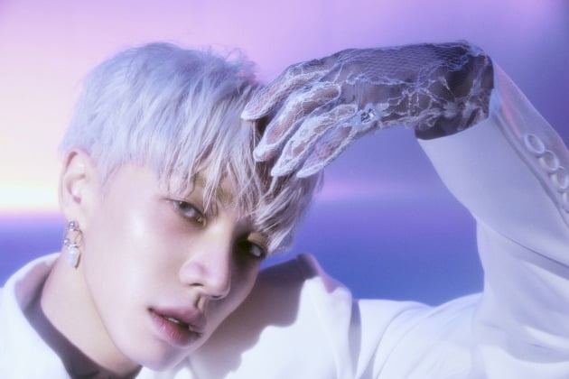 Lee Ki-kwang releases first concept photo for his full-length album ‘PREDATOR’