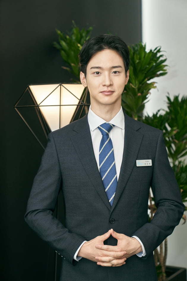 Jang Dong-yoon and Park Yu-na have been dating for 5 years.