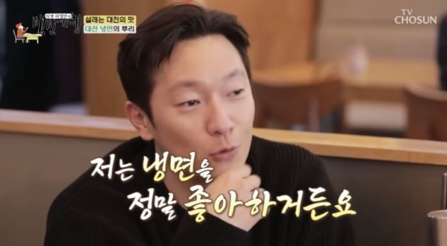 Son Seok-gu's charm and beauty resemble his mother.