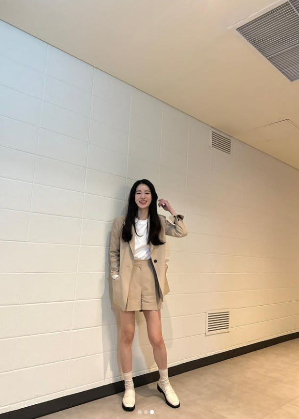 Lim Ji-yeon and Lee Do-hyun are dating, so even the beige is pink.