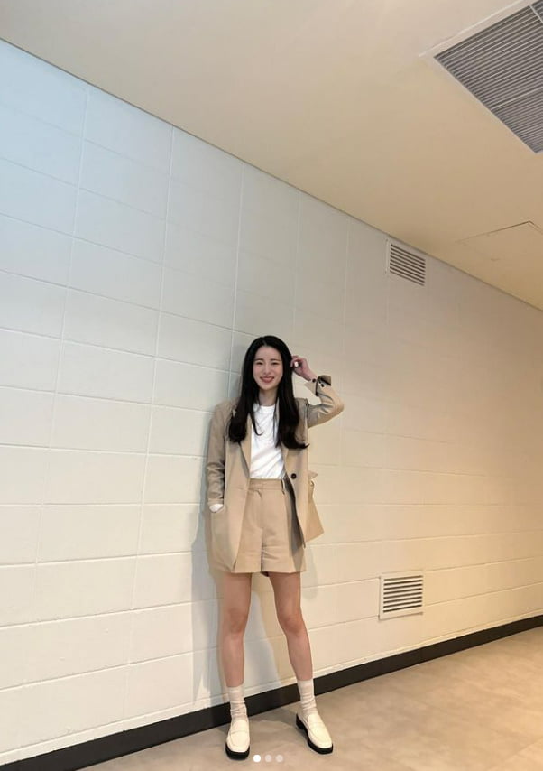 Lim Ji-yeon and Lee Do-hyun are dating, so even the beige is pink.