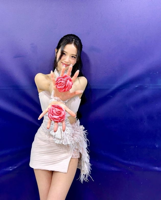 Blackpink's Jisoo wins first place and 6 awards with her first solo song 'Flower'