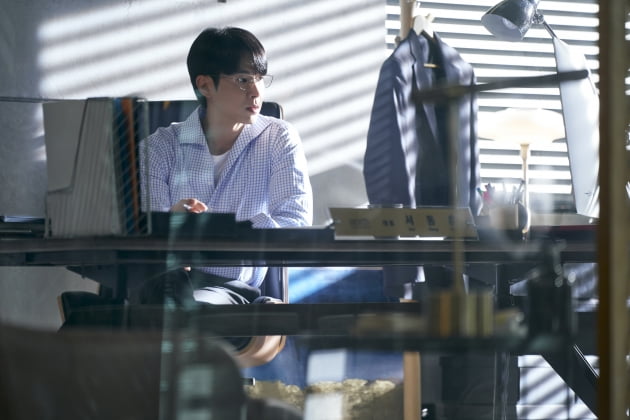 Yunho Jeong, ideal and young CEO