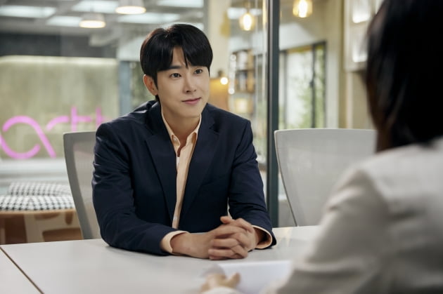 Yunho Jeong, ideal and young CEO