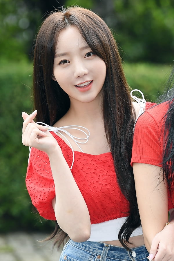 Re-debuting female idol, somewhere between success and nowhere near success